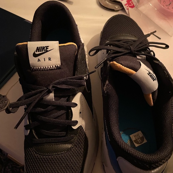 Nike shoes - Picture 7 of 8